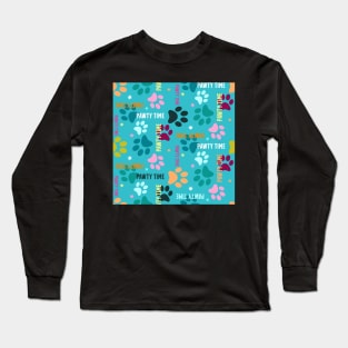 pawty time – paw prints on blue seamless repeat pattern Long Sleeve T-Shirt